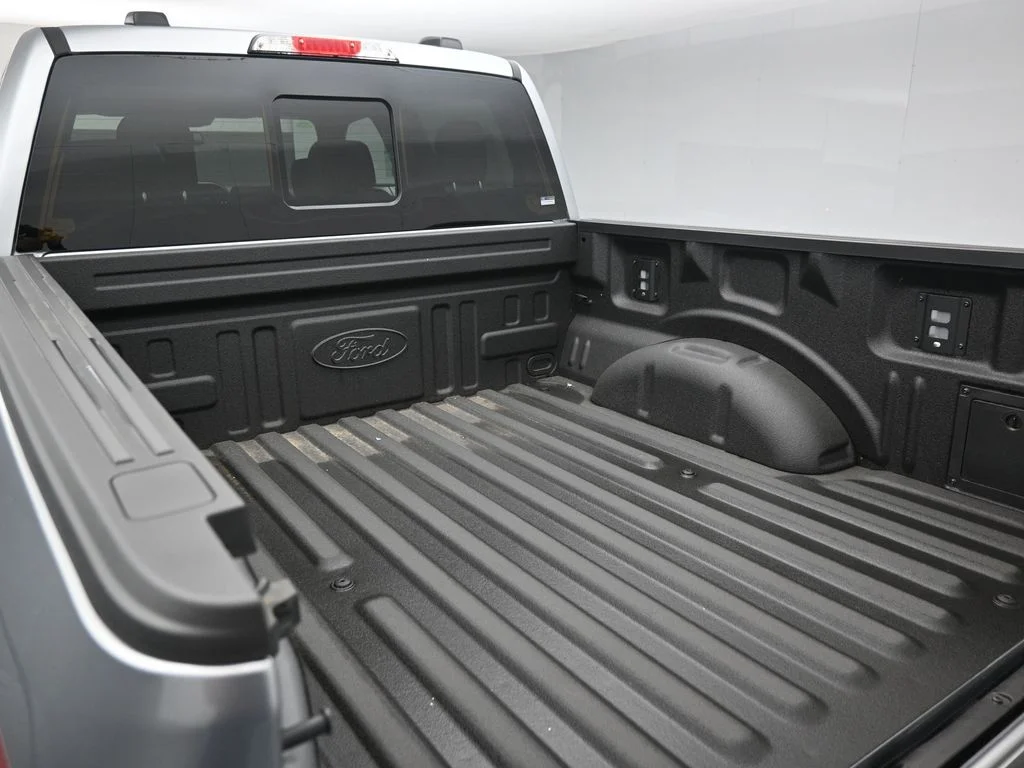New 2025 Iconic Silver Metallic Ford Lariat image 30