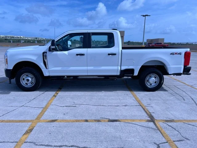 New 2026 OXFORD WHITE Ford XL Crew Cab image 2