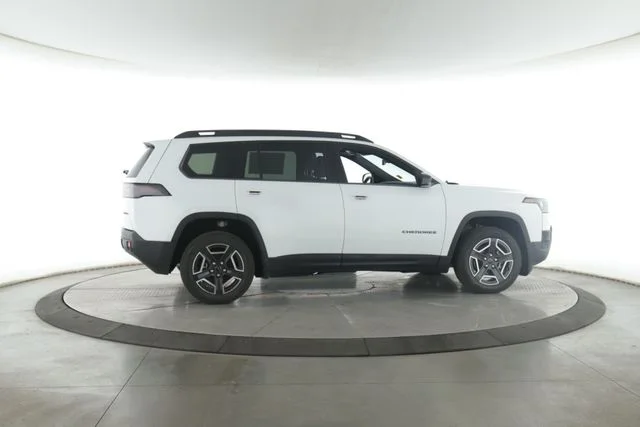 New 2026 Bright White Clear-Coat Exterior Paint Jeep Limited image 6