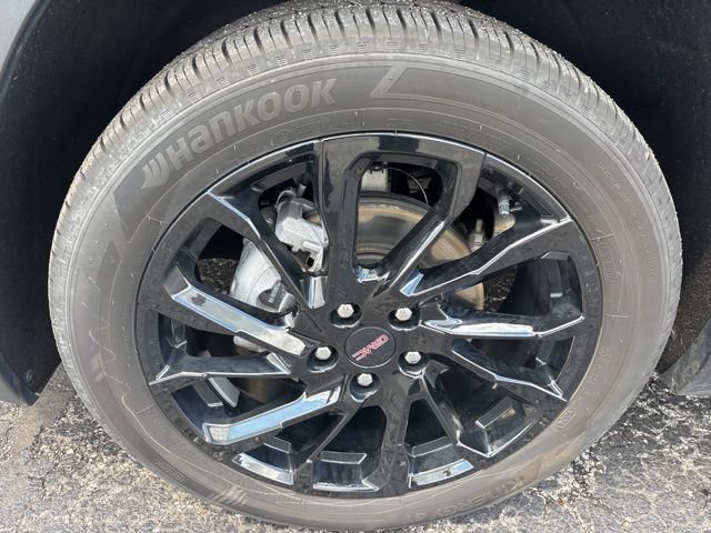 Used 2024 Ebony Twilight Metallic GMC SLE image 30