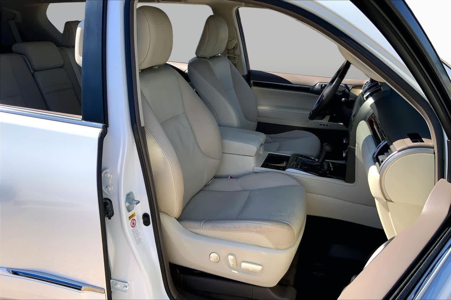 Used 2015 Starfire Pearl Lexus  image 9