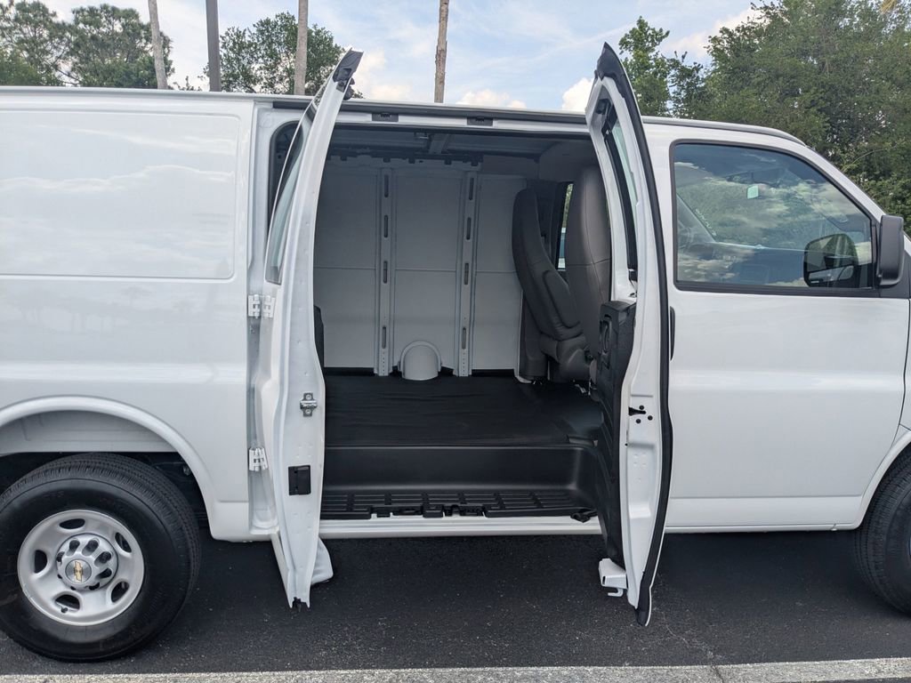 2025 Chevrolet Express Cargo Work Van - Photo 15