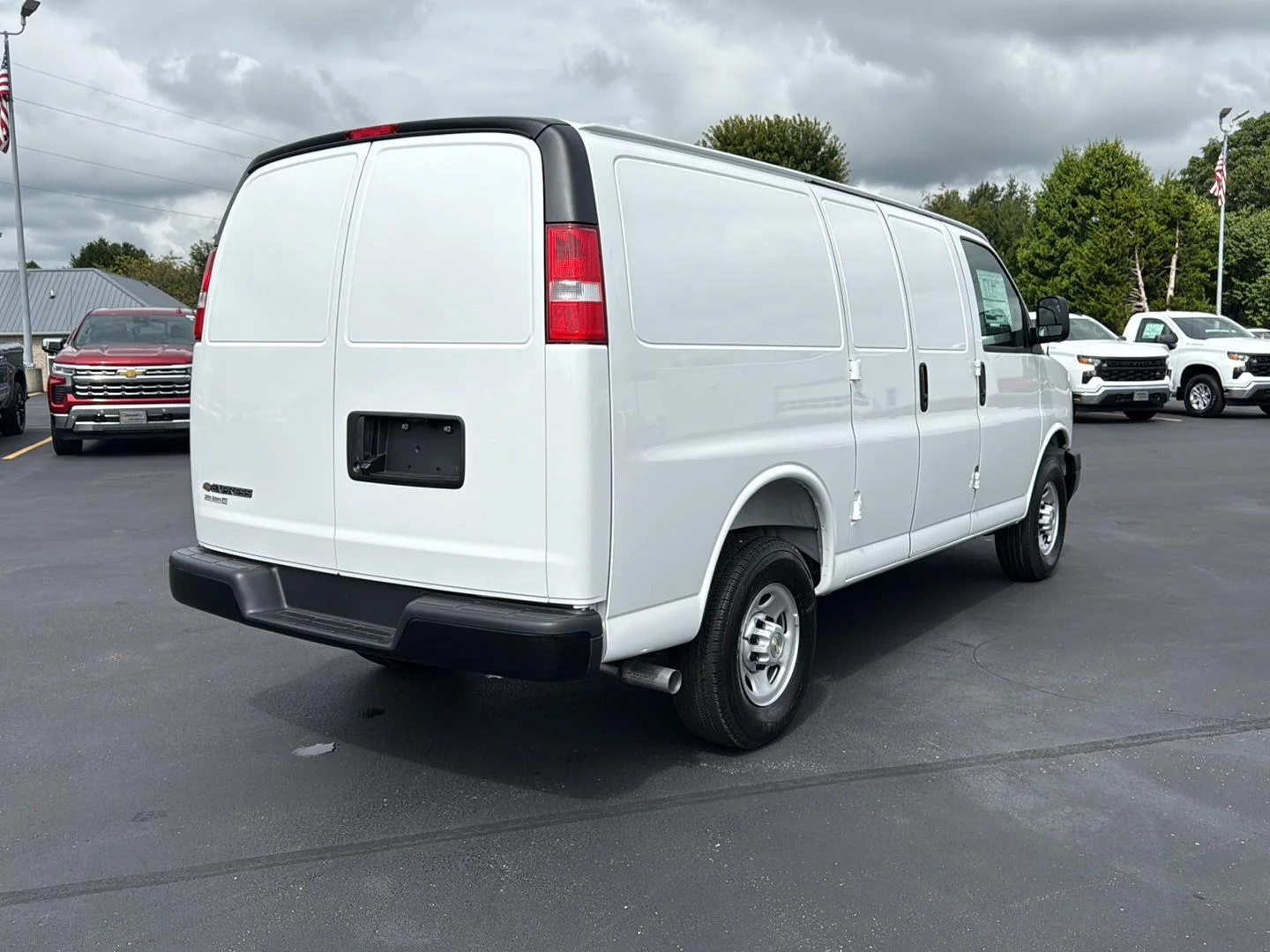 2025 Chevrolet Express Cargo Work Van - Photo 8