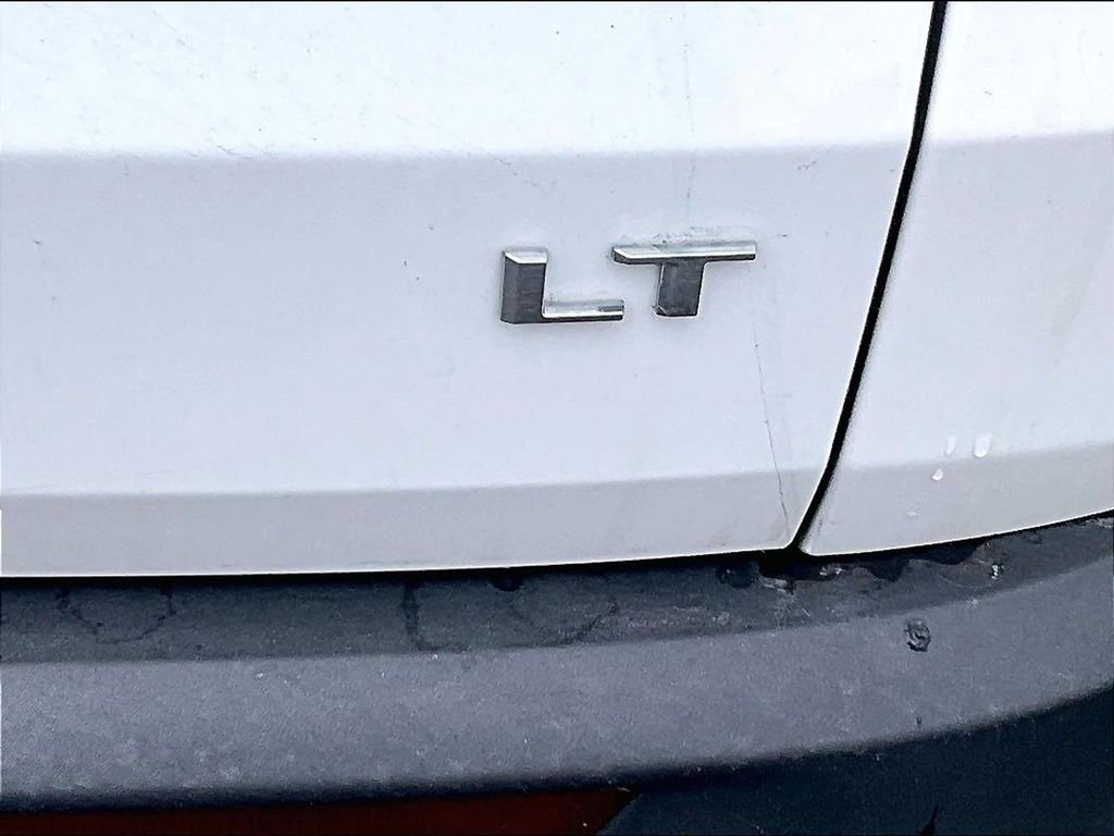 Used 2024 White Chevrolet LT image 29