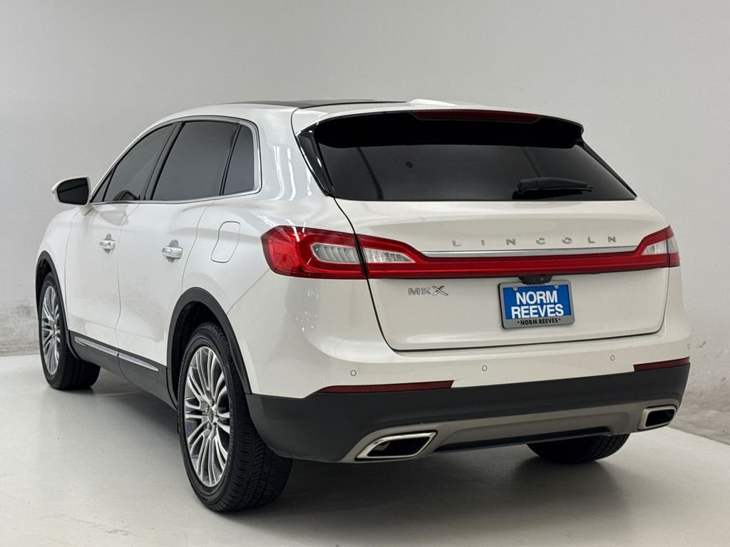 Used 2016 White Platinum Clearcoat Metallic Lincoln Reserve image 7