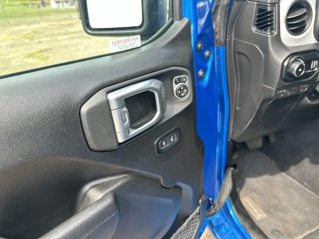 Used 2025 Blue Pearl Jeep Sport S image 18