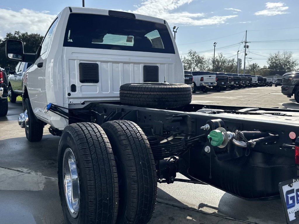 2026 RAM 3500 Chassis Tradesman - Photo 11