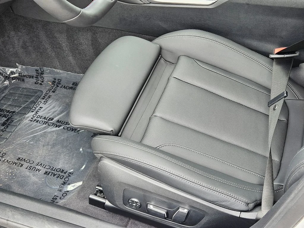 Used 2025 Mineral White Metallic BMW M50 image 37