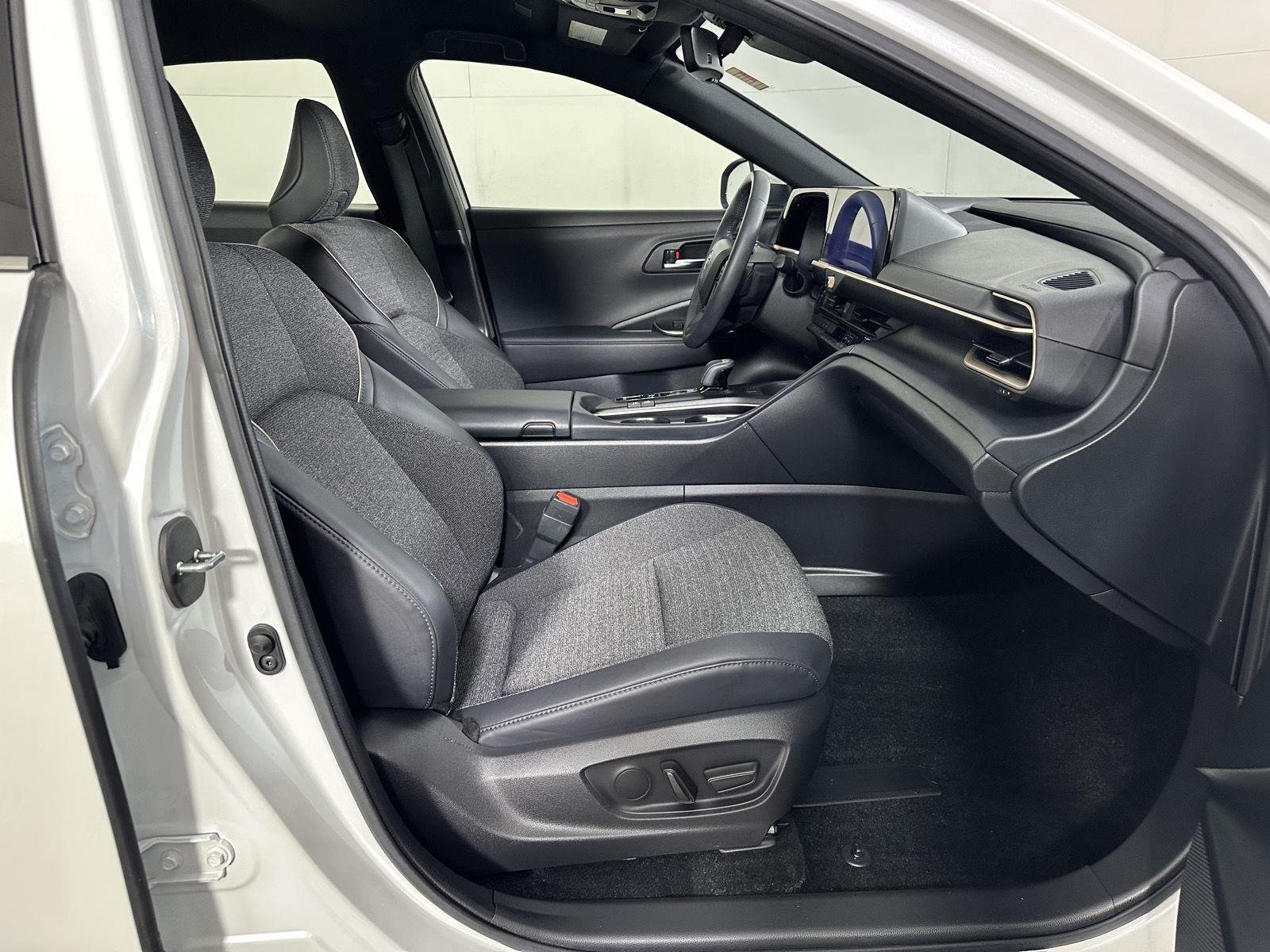 Used 2023 Oxygen White Toyota XLE image 14