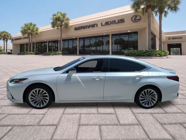 Certified Used 2022 EMINENT WHITE PEARL Lexus 300h Ultra Luxury image 7