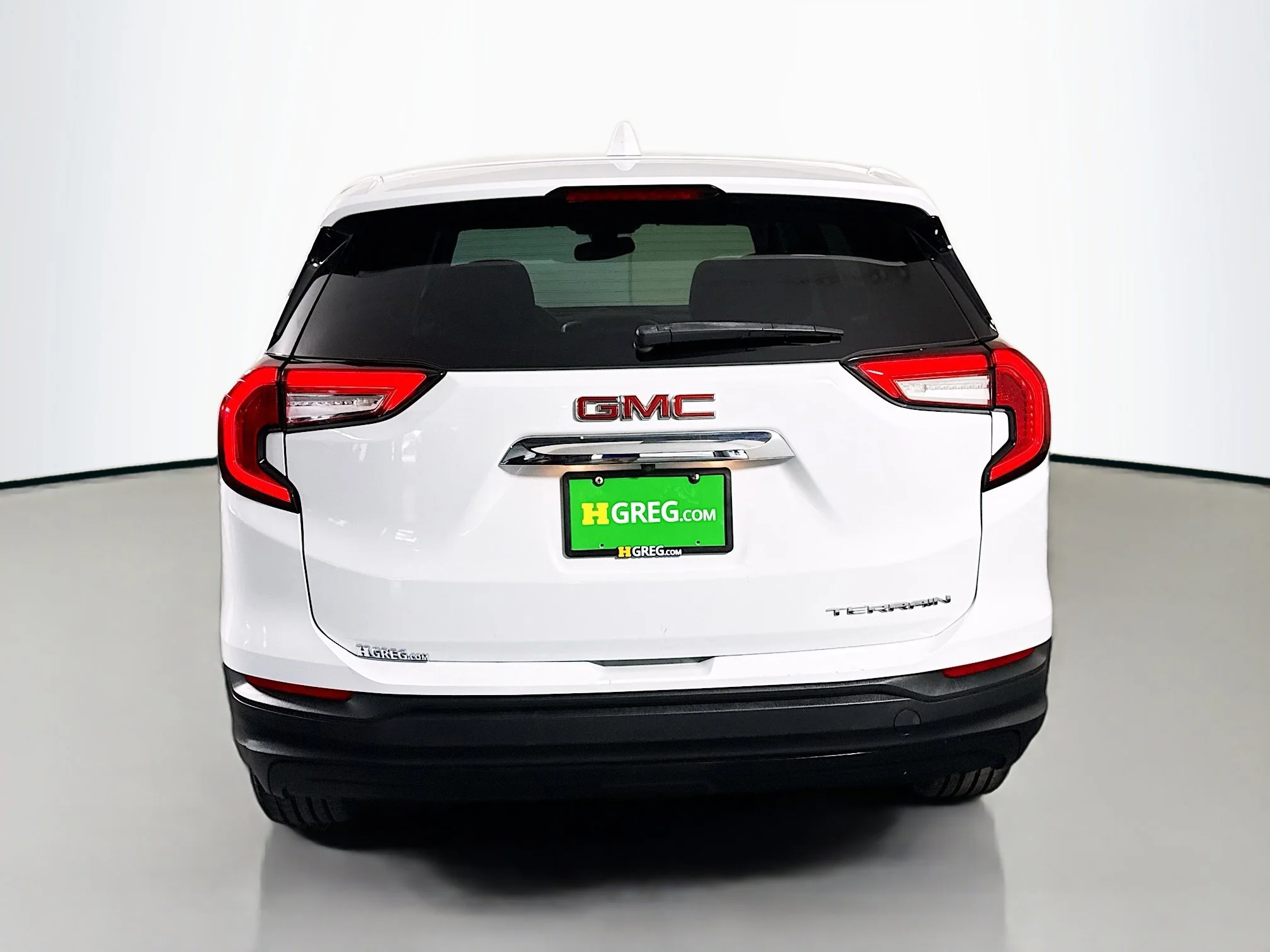Used 2022 Summit White GMC SLE image 6