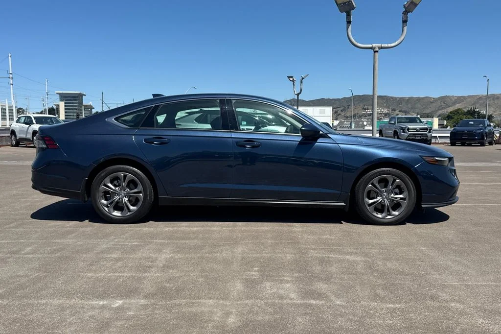Used 2024  Honda EX image 3