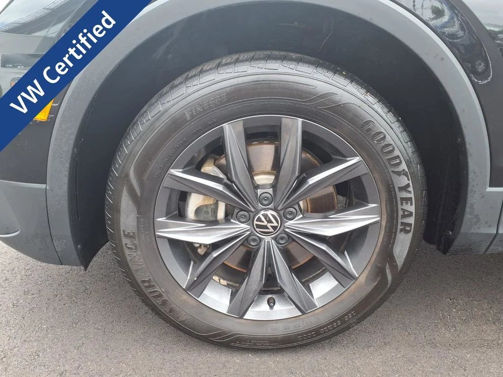 Certified Used 2023 Deep Black Volkswagen 2.0T SE 4-Motion image 8