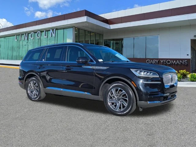 Used 2024 Black Metallic Lincoln Premiere image 2