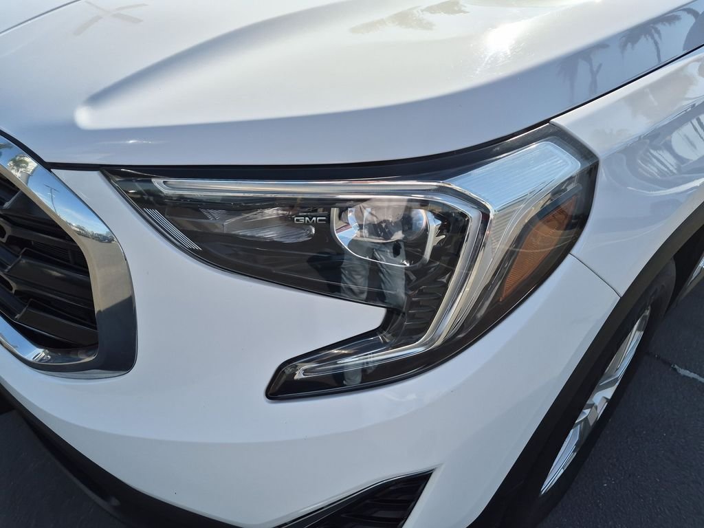 Used 2018 White GMC SLE image 9
