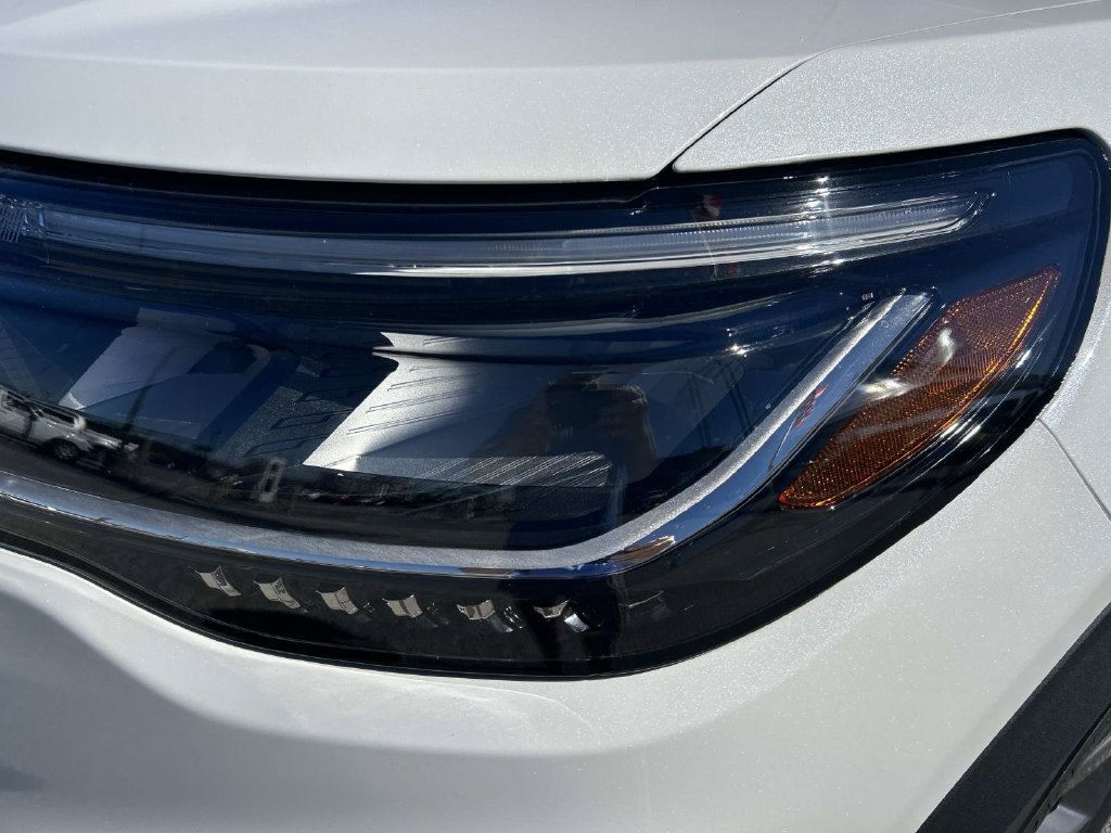 New 2027 Star White Metallic Tri-Coat Ford Active image 10