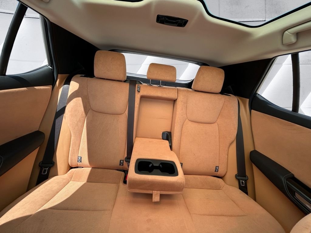 Used 2023 White Lexus 450e Luxury image 18