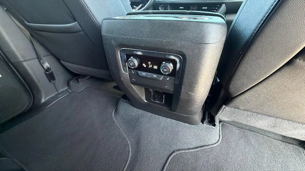 Used 2025 Black Chevrolet Premier image 33