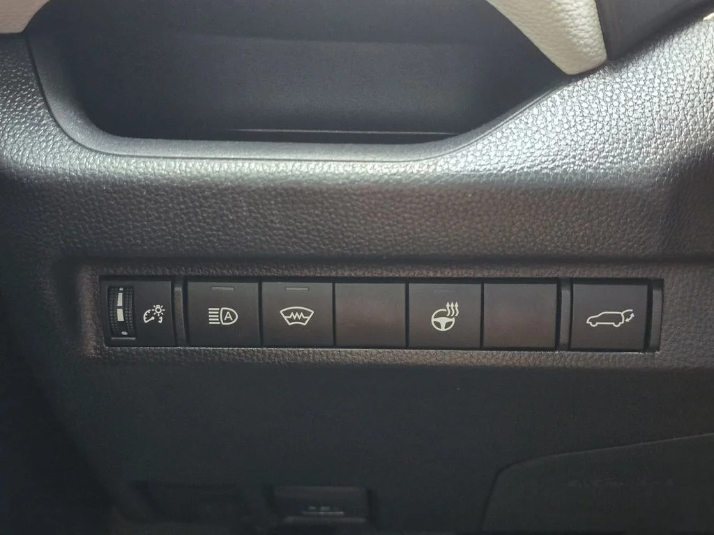 Used 2024 Silver Sky Metallic Toyota XLE Premium image 22