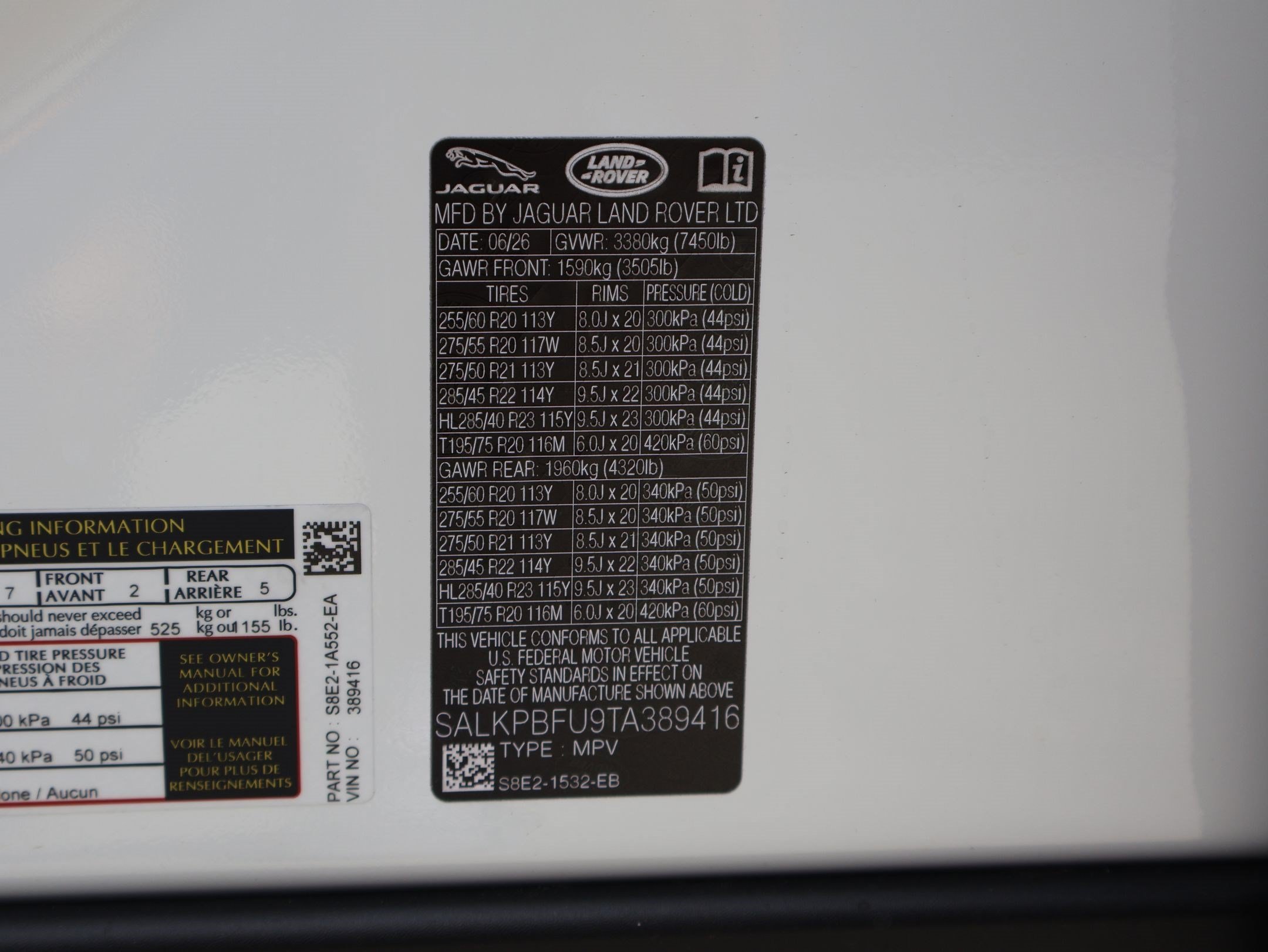 New 2026 Fuji White LAND ROVER P400 SE 7 Seat image 21