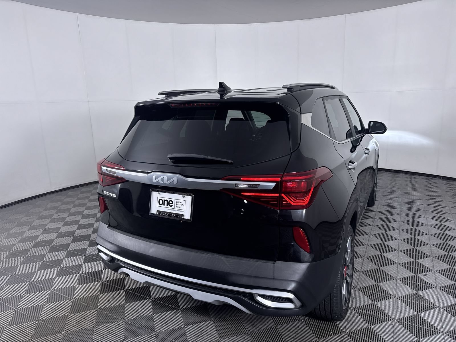 Used 2023 Cherry Black Kia SX image 24