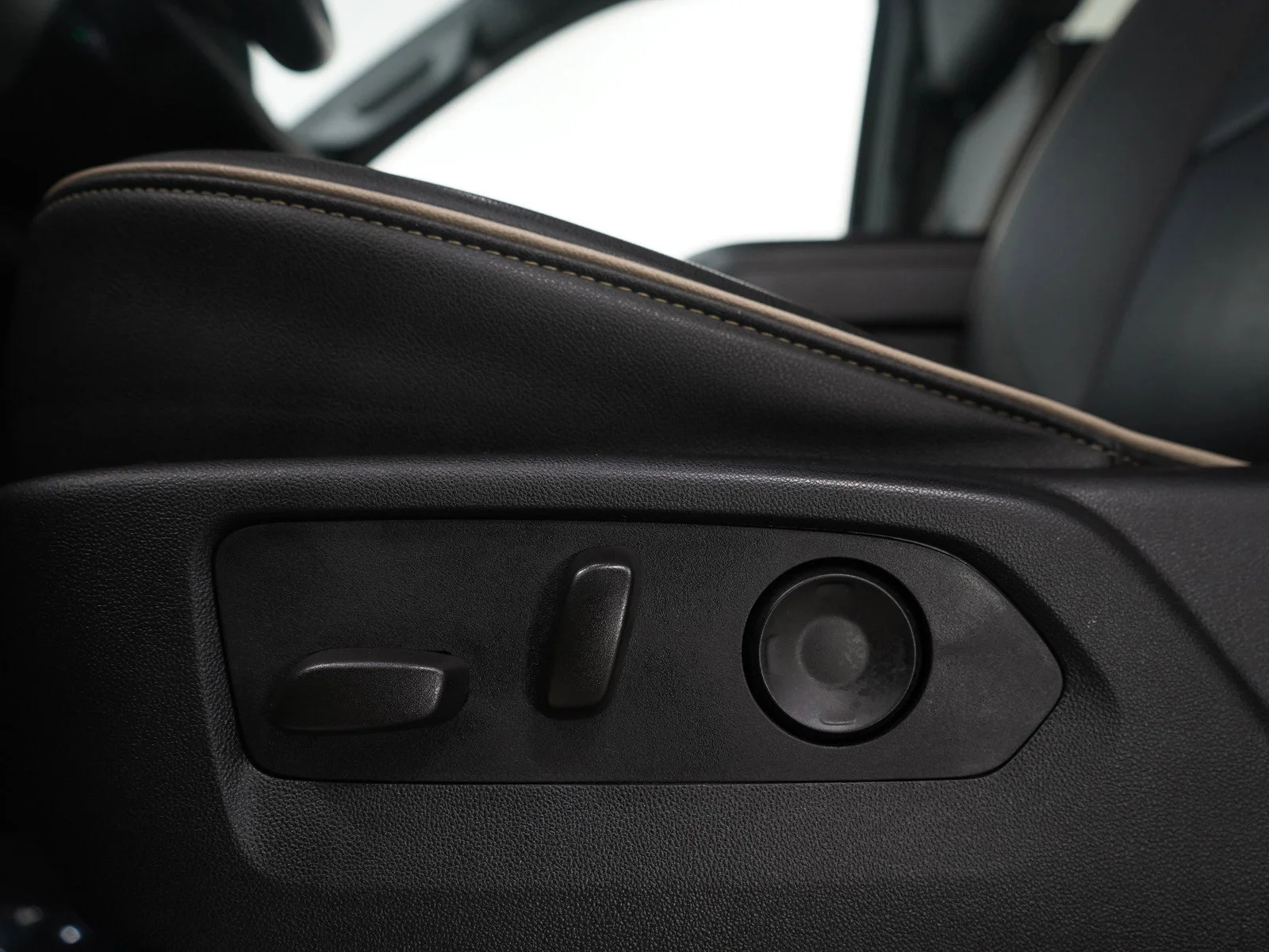 2024 Chevrolet Tahoe Premier - Photo 25