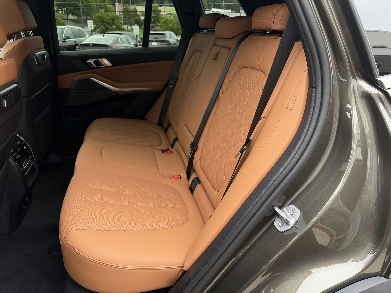 New 2026 Manhattan Green Metallic BMW xDrive40i image 32