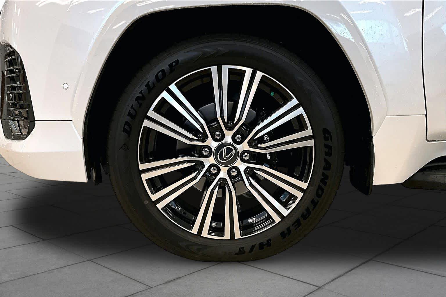 Used 2025 Eminent White Pearl Lexus Luxury image 10