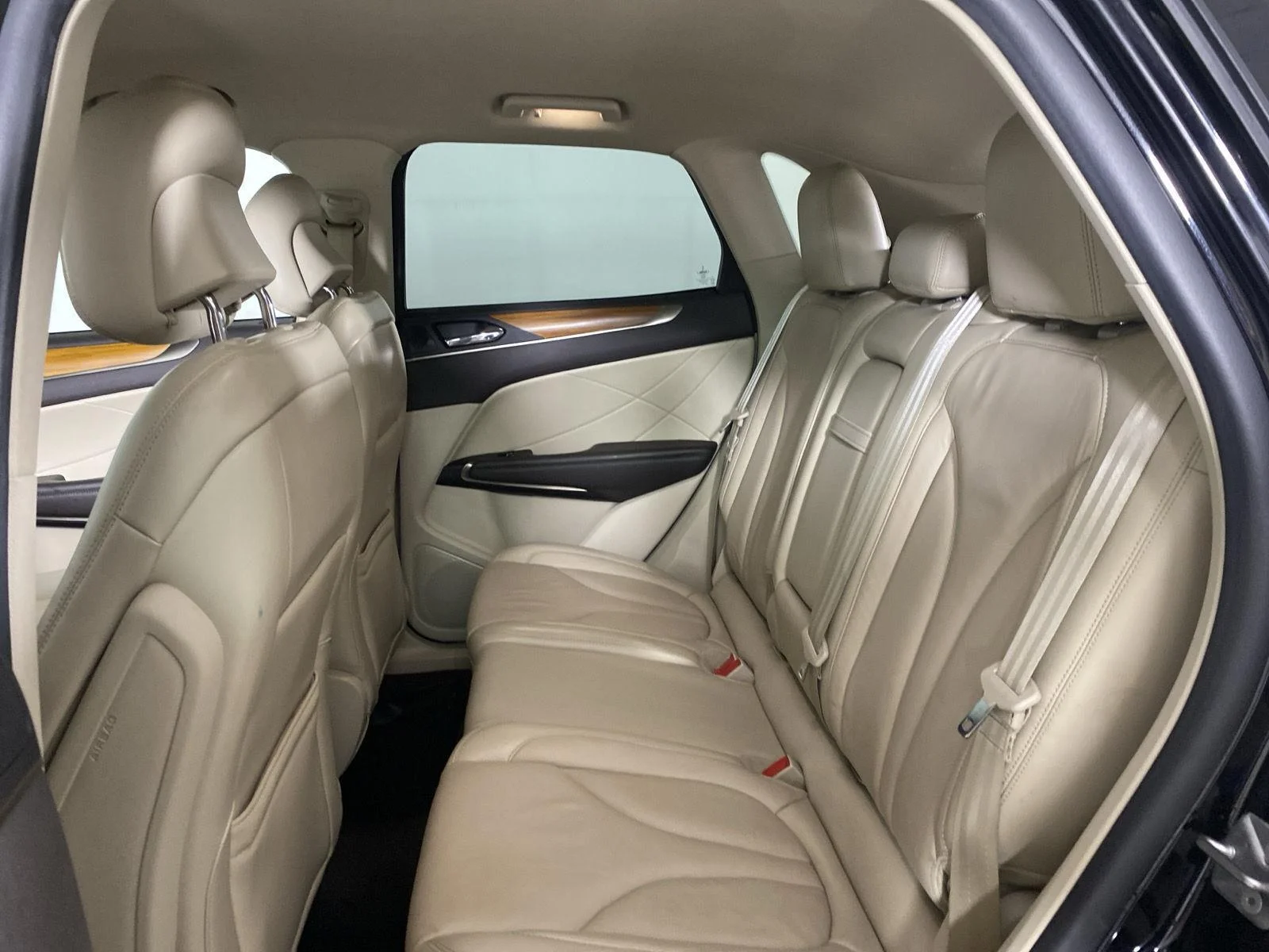 Used 2019 Infinite Black Metallic Lincoln Select image 24