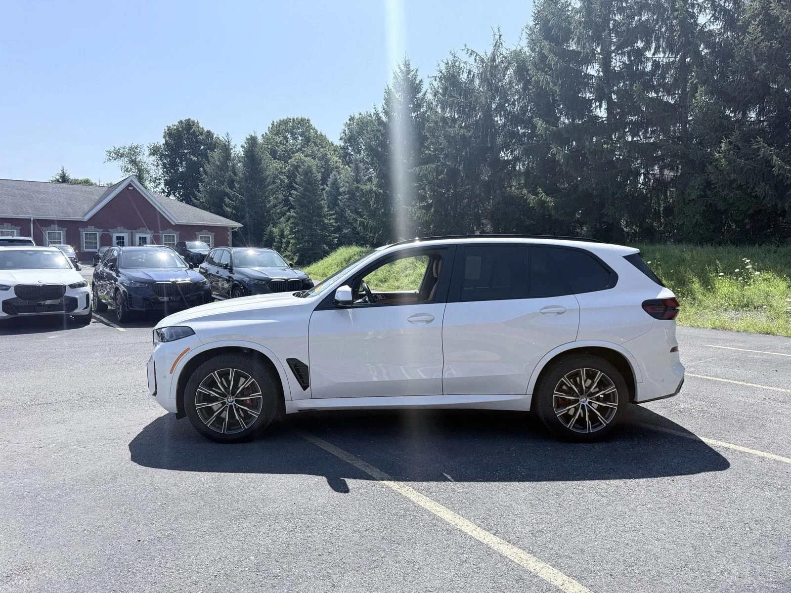 Used 2025 Mineral White Metallic BMW xDrive40i image 4