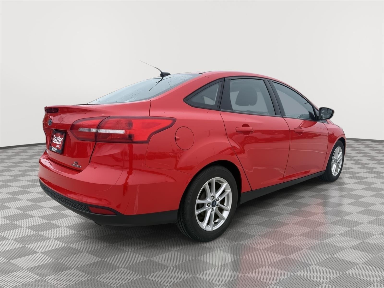 Used 2016 Race Red Ford SE image 6