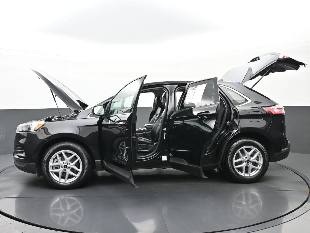 Used 2023 Black Ford SEL image 46