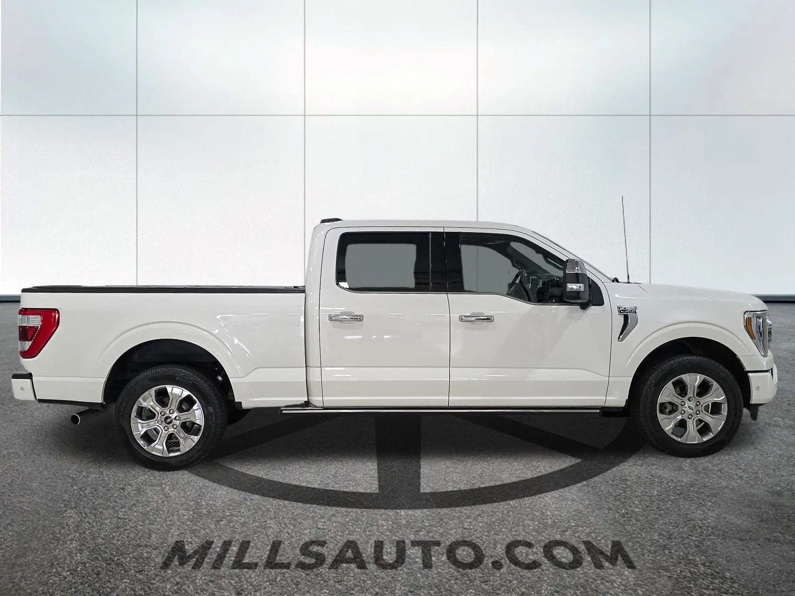 Used 2023  Ford Platinum image 9