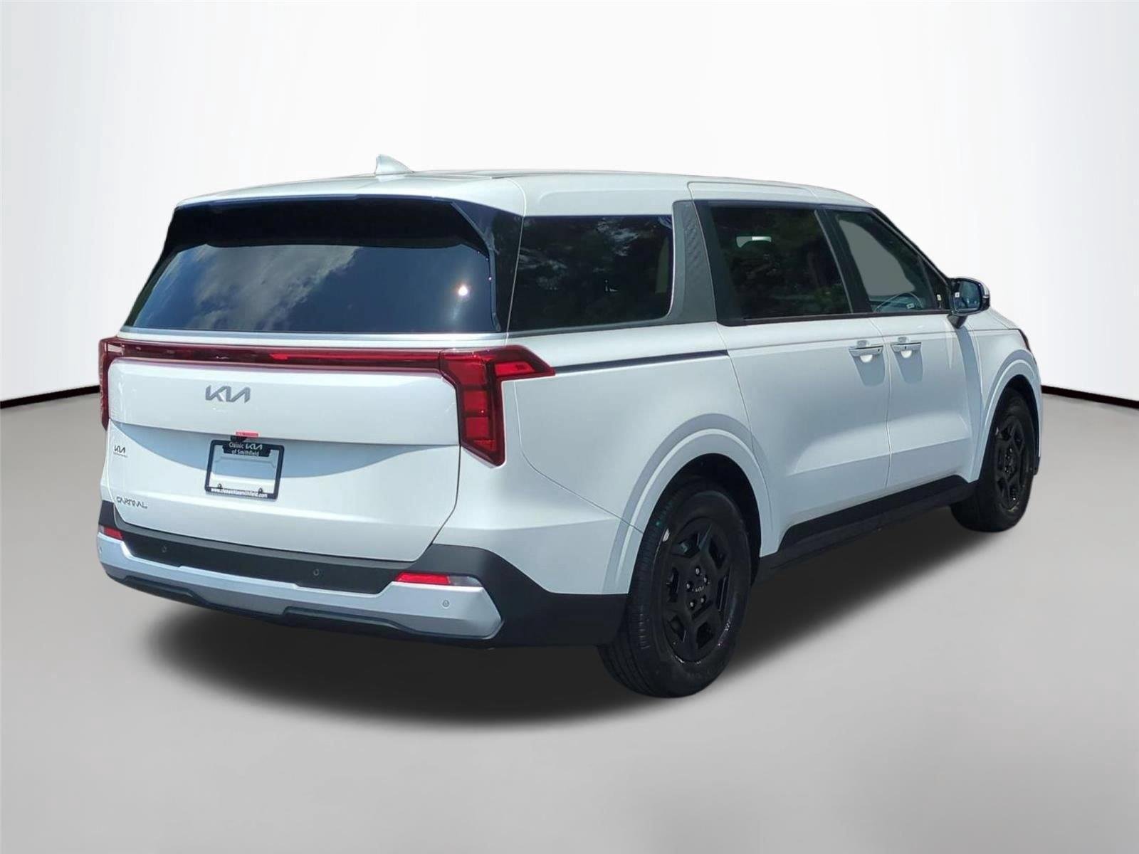 New 2026 Snow White Pearl Kia LXS image 5