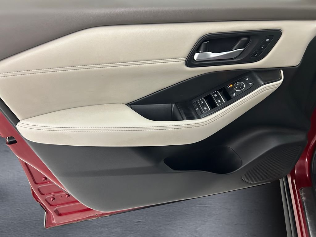 Used 2023 Red Nissan SL image 12