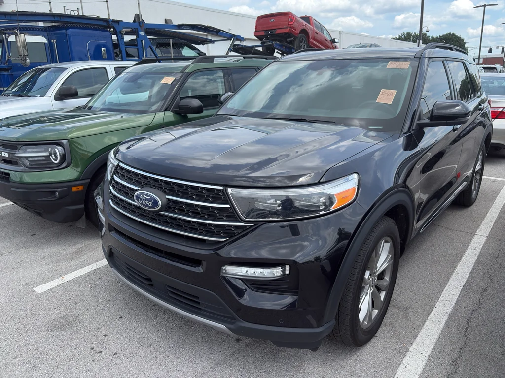 Used 2023 Agate Black Metallic Ford XLT image 2