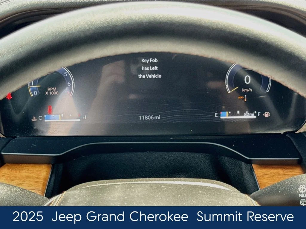 Used 2025 White Jeep Summit Reserve image 3