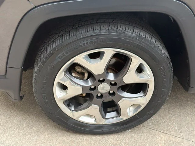 Used 2020 Gray Jeep Limited image 10