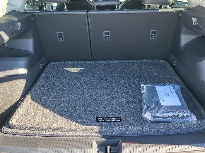New 2026 Platinum Gray Metallic Volkswagen 2.0T SE image 15