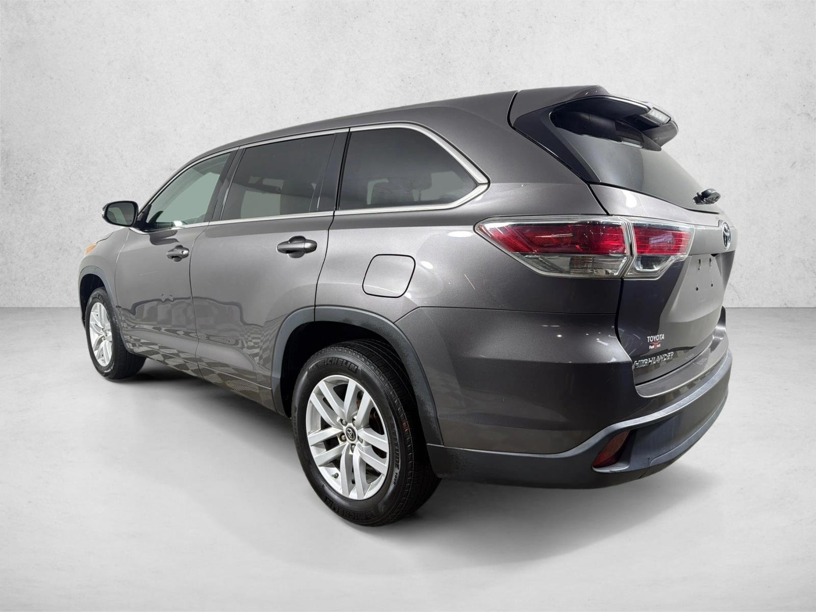 Used 2016 Predawn Gray Mica Toyota LE image 5