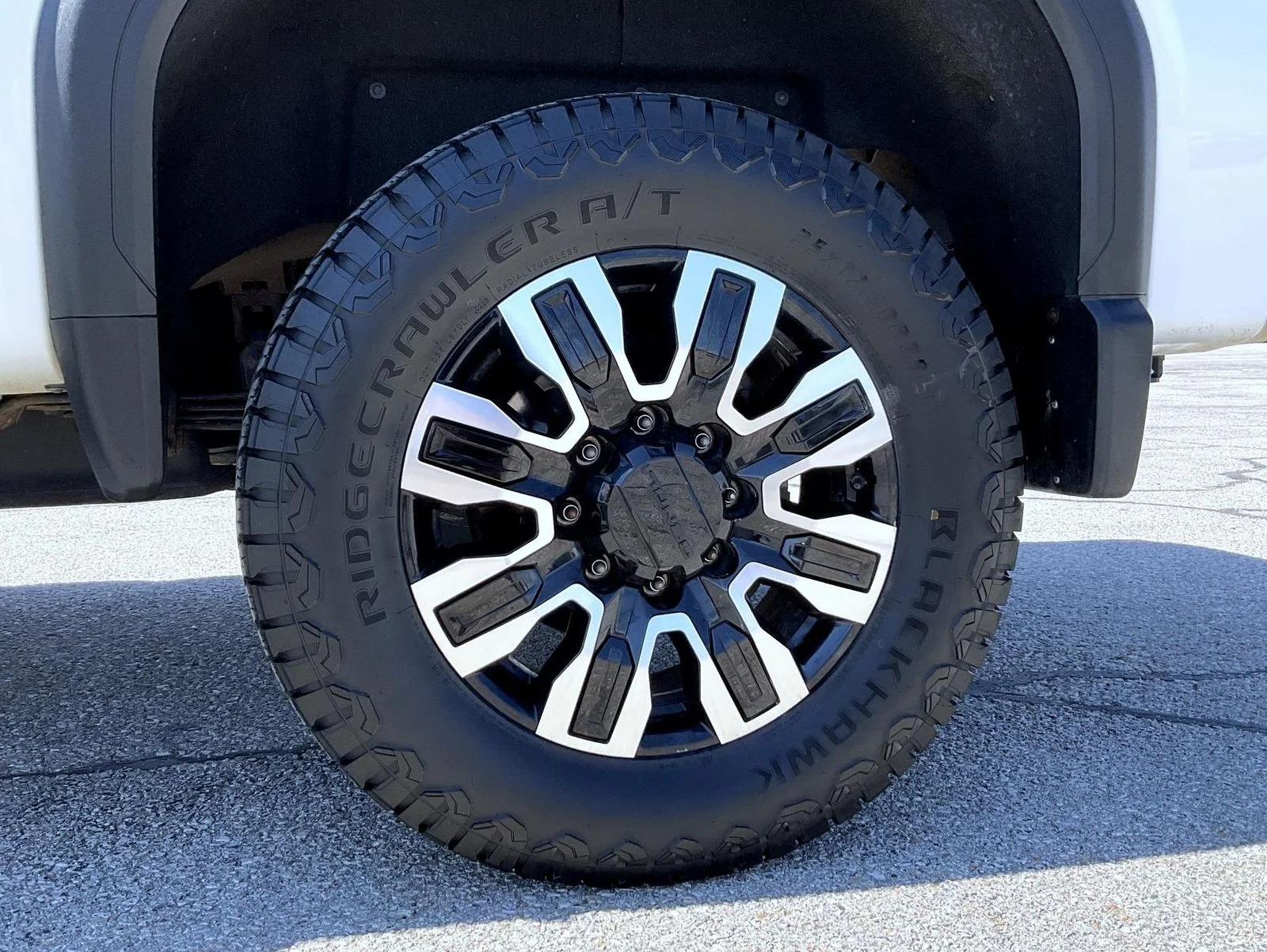 Used 2020 White GMC Denali image 22