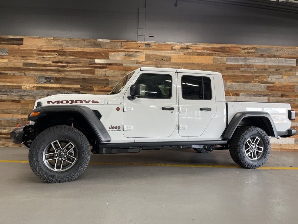 New 2026 Bright White Clear-Coat Exterior Paint Jeep Mojave image 21