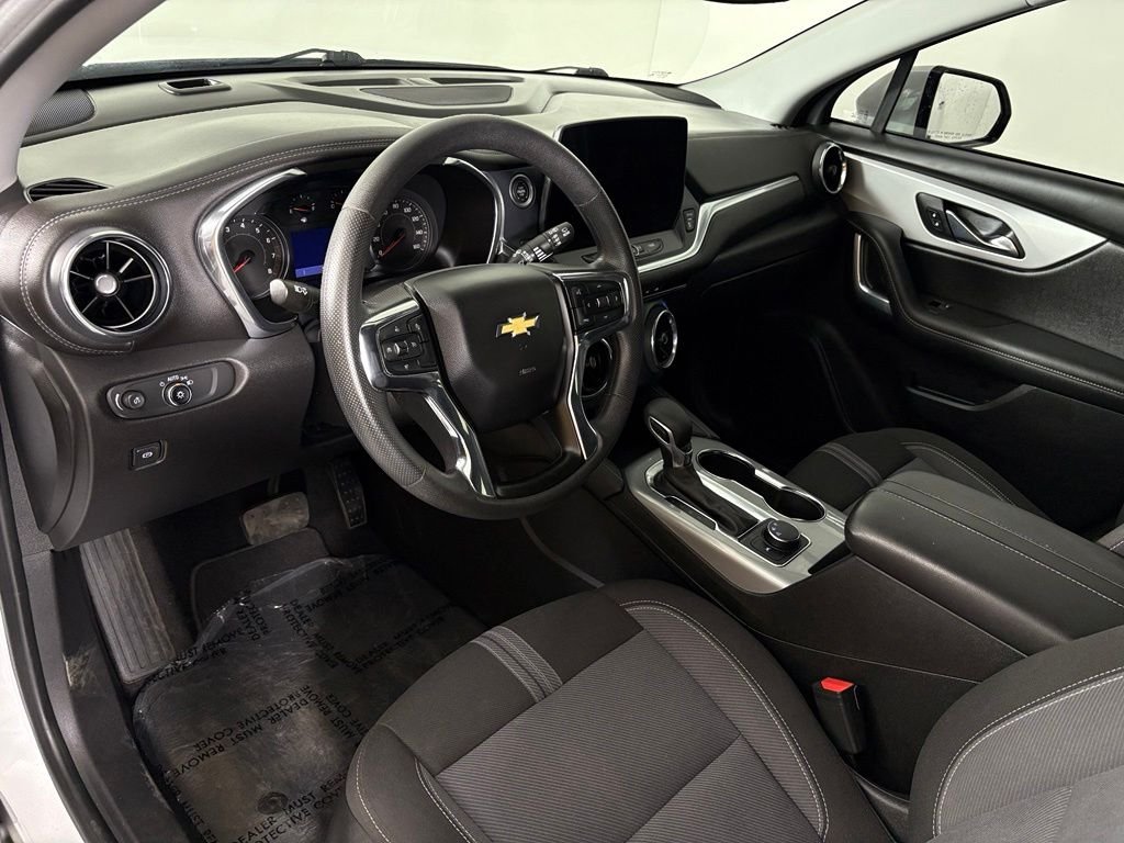 Used 2023 White Chevrolet LT image 18