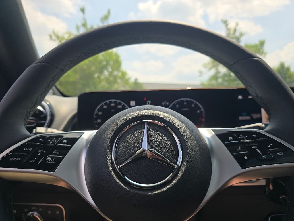 New 2026 Mountain Grey Metallic Mercedes-Benz GLB 250 image 28