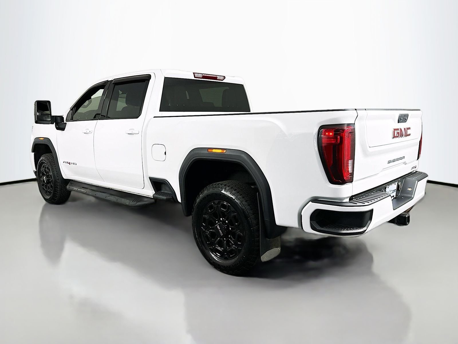 Used 2022 Summit White GMC AT4 image 9
