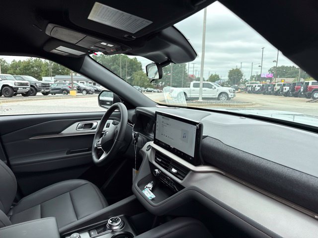 New 2027 Avalanche Gray Ford Active image 14