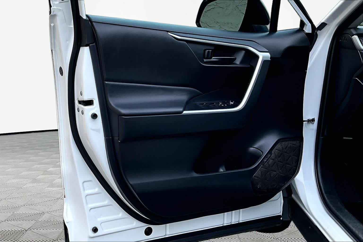 Used 2023 Ice Cap Toyota LE image 22