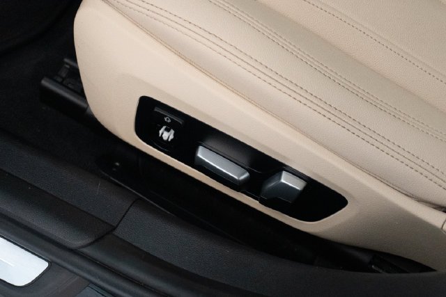 Used 2021 Black BMW 330i image 15