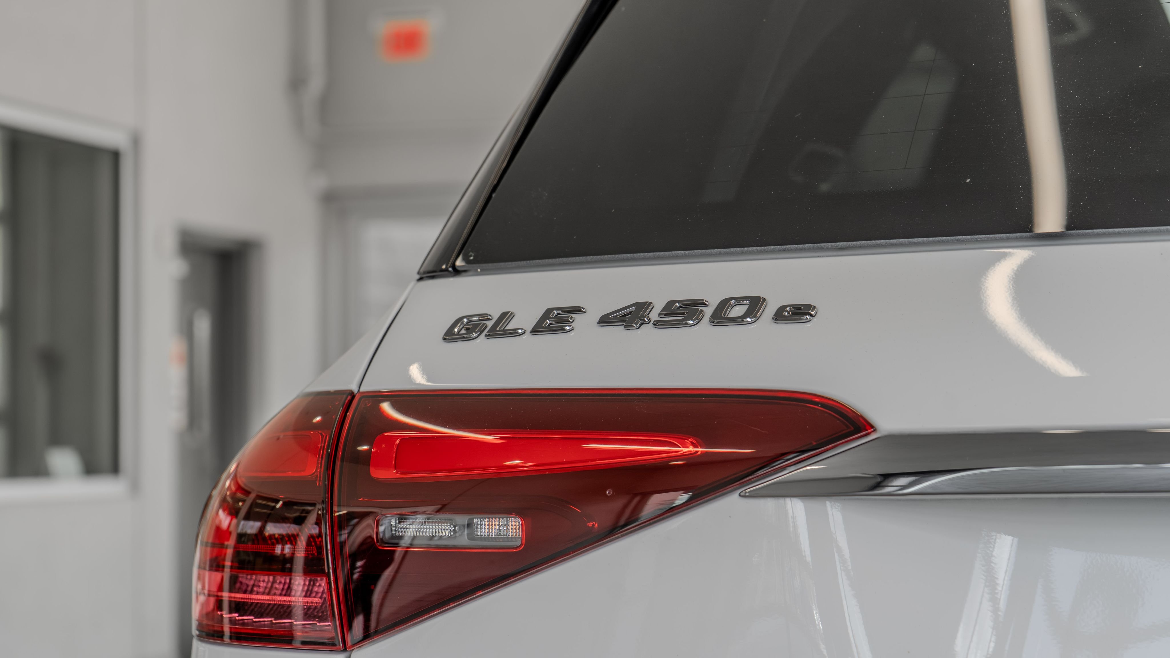 Certified Used 2025 Polar White Mercedes-Benz GLE 450e image 22
