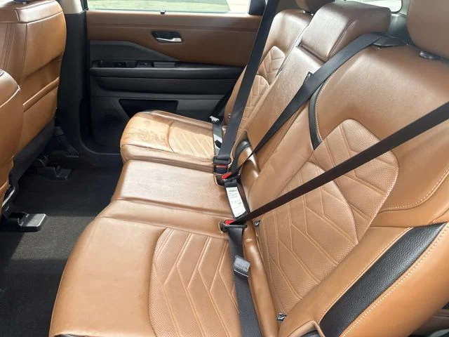 Used 2024 Gray Nissan Platinum image 18